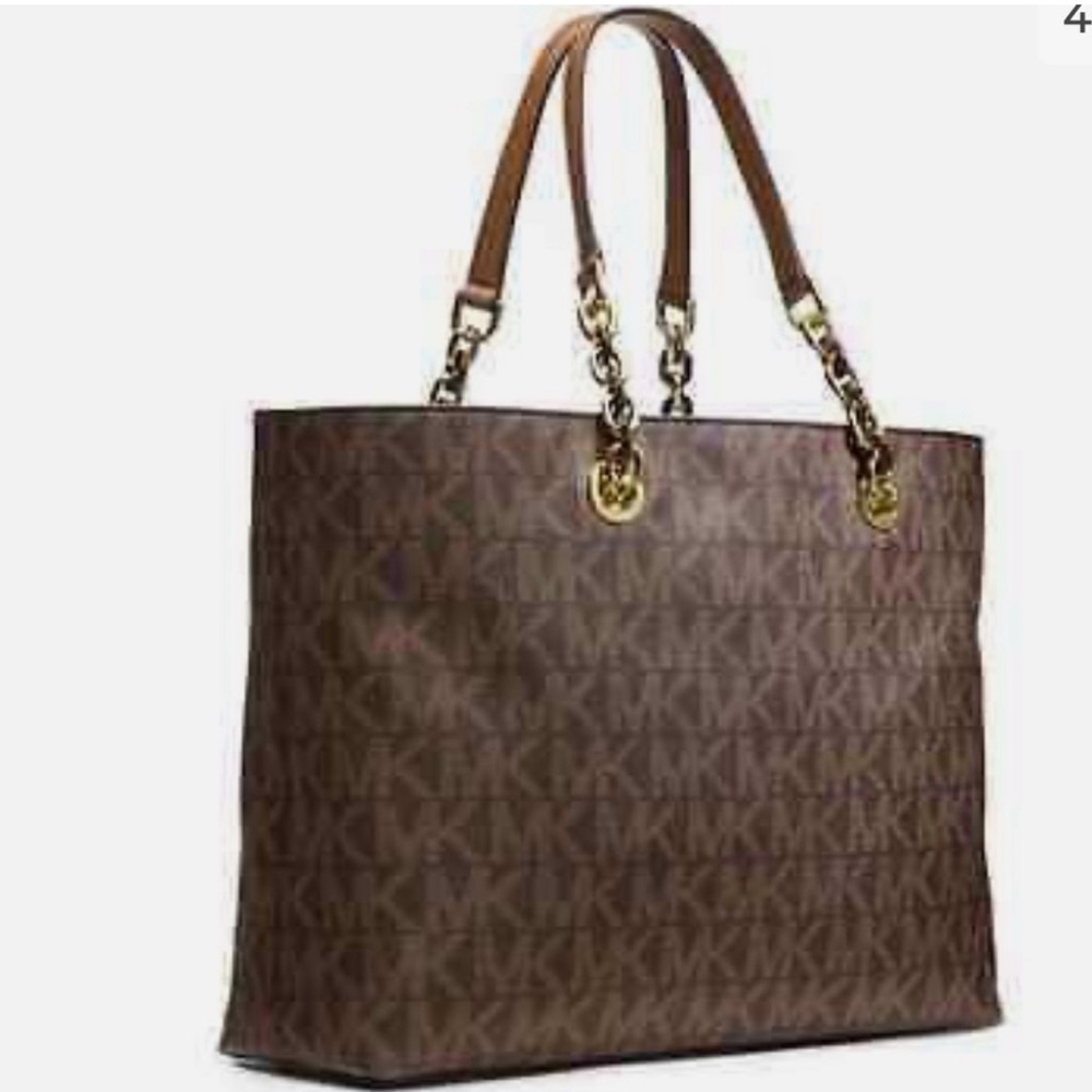 Michael Kors logo large Cynthia tote in Excellent condition